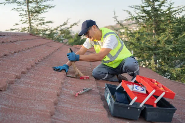 An expert roofer is perform roof repair service in Taylor, TX